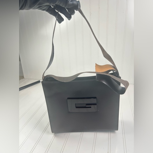 Gucci Black Leather Shoulder Bag - Picture 2 of 13